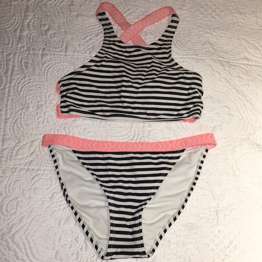 high neck patterned bikini - Picture 2 of 3
